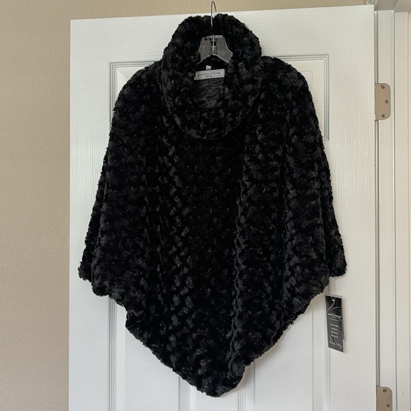 PAMELA McCoy BLACK FAUX FUR PANCHO- SIZE M - Picture 16 of 17